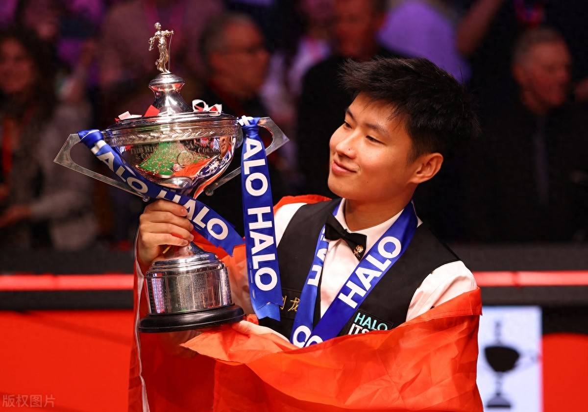 还在更衣室 还在更衣室